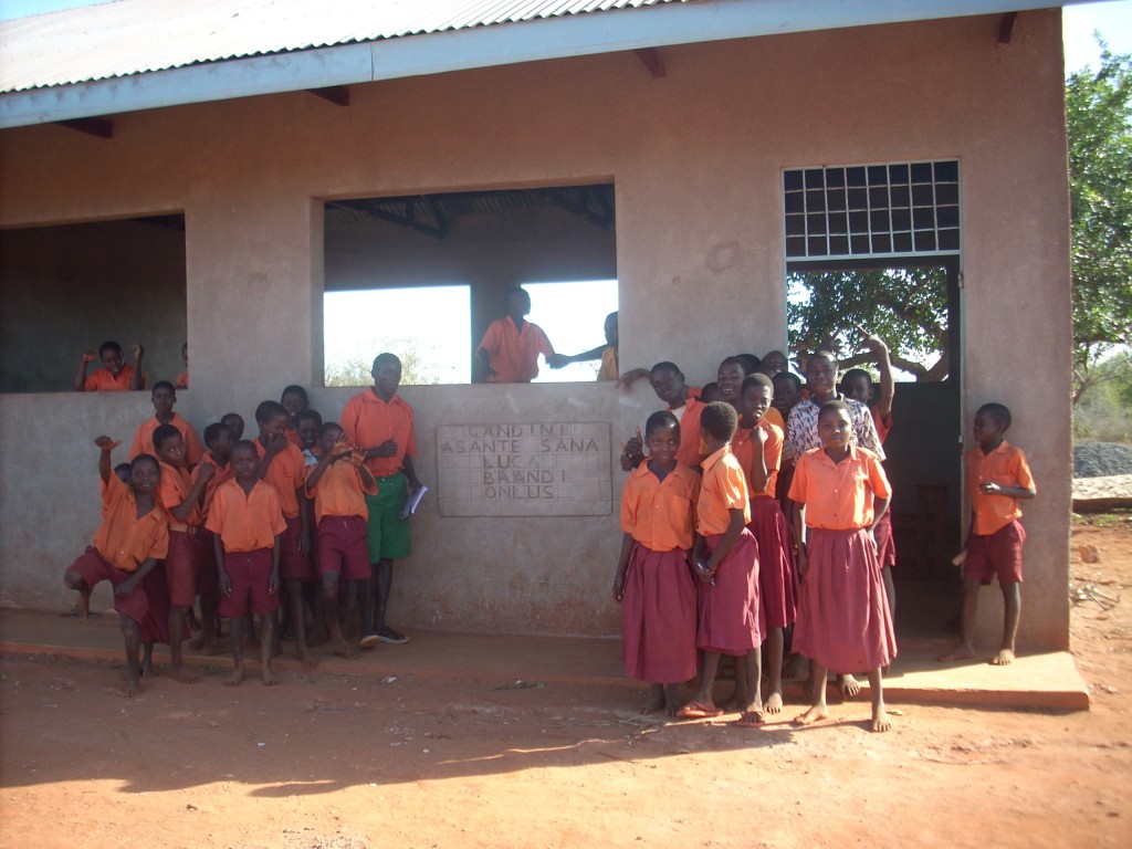 Costruzione aula in Kenya, Malindi con AMREF