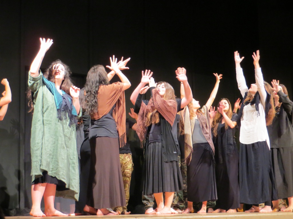 Un momento dell'Antigone messo in scena al Polifunzionale